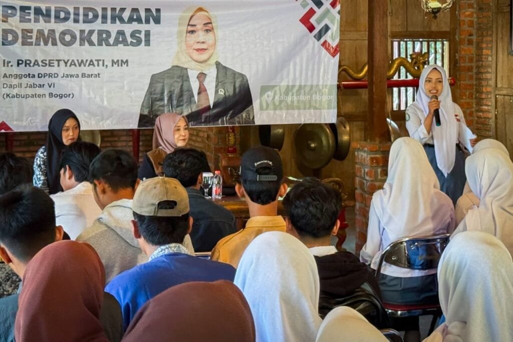 Pendidikan Demokrasi Bekali Anak Muda dengan Literasi Digital dan Partisipasi Politik