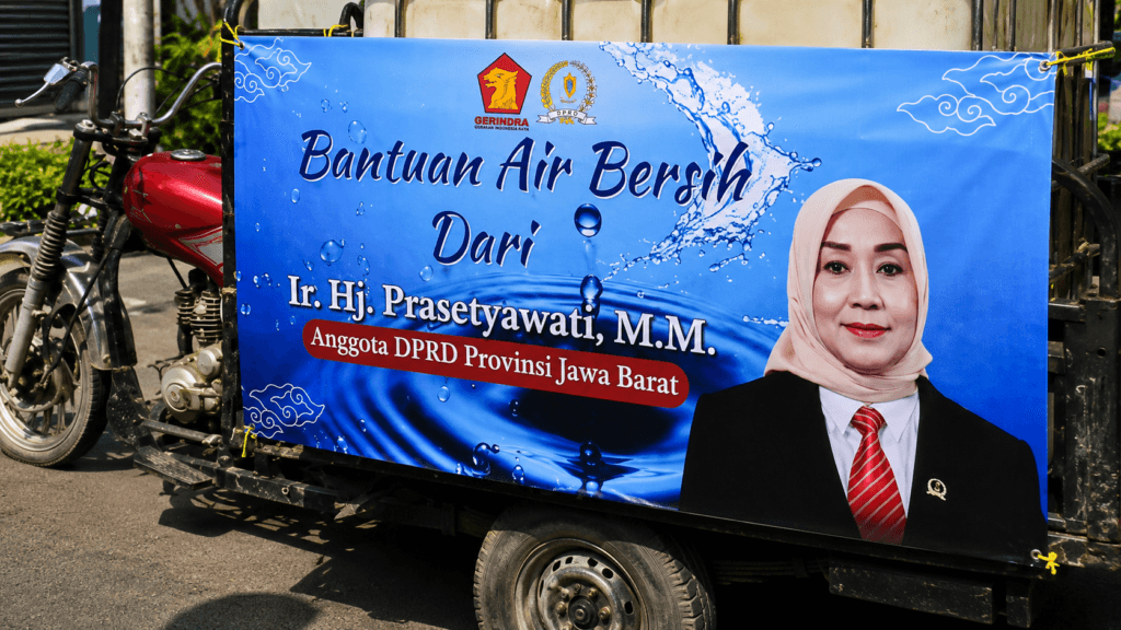 Prasetyawati Salurkan Bantuan Air Bersih bagi Warga Terdampak Kemarau di Babakan Madang