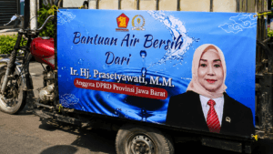 Prasetyawati Salurkan Bantuan Air Bersih bagi Warga Terdampak Kemarau di Babakan Madang