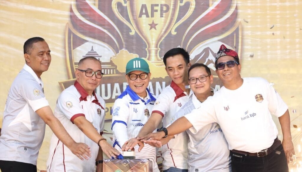 Buky Wibawa menghadiri Kejurda Futsal Piala Ketua DPRD Jawa Barat di Garut