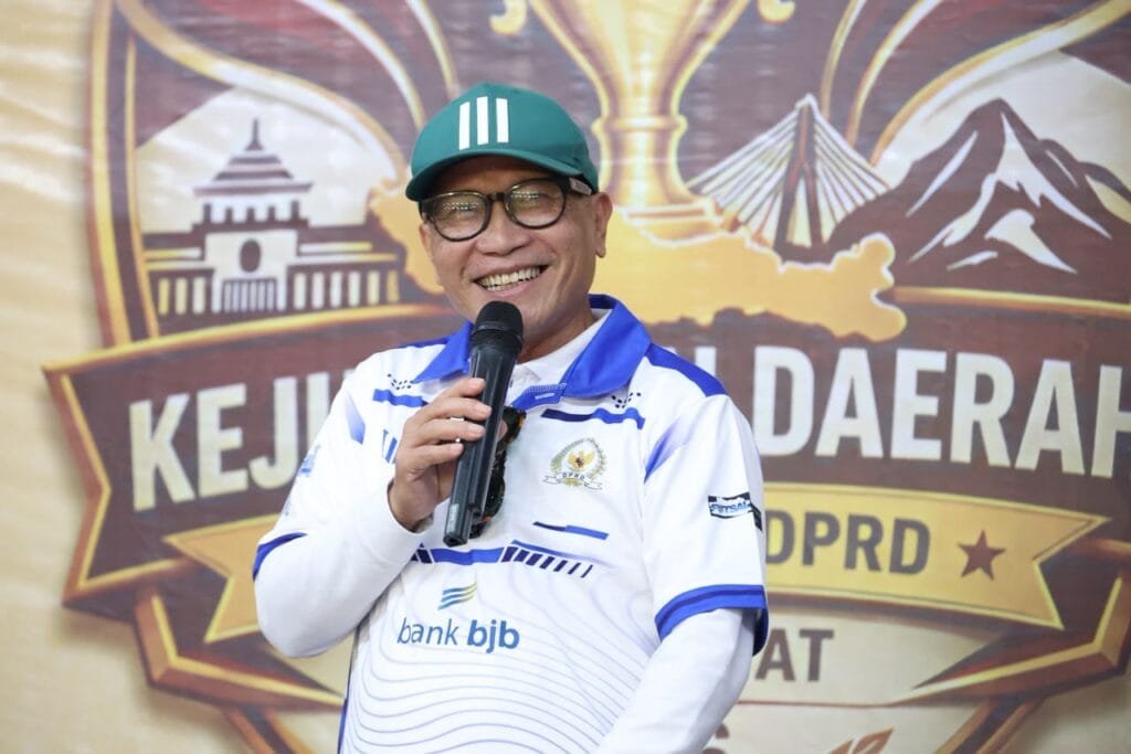 Buky Wibawa dalam Kejurda Futsal Piala Ketua DPRD Jawa Barat di Garut