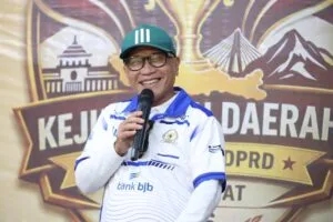 Buky Wibawa dalam Kejurda Futsal Piala Ketua DPRD Jawa Barat di Garut