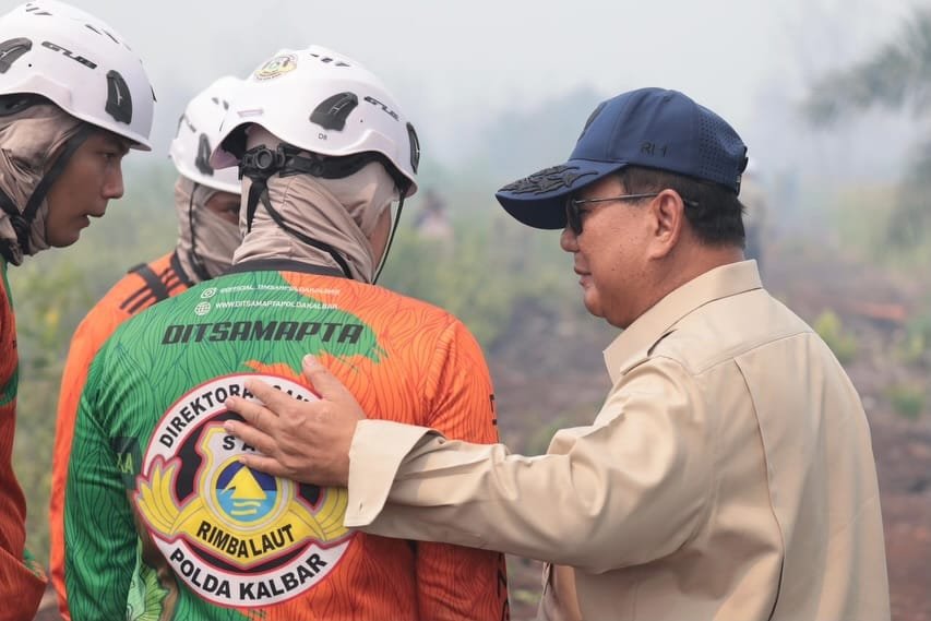 Presiden Prabowo meninjau lahan terdampak karhutla Kubu Raya