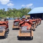 Sejumlah becak listrik dibawa beriringan menuju Pendopo Kabupaten Ciamis