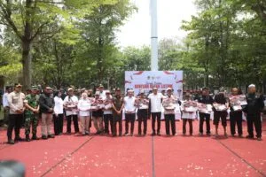 Sri Puji Utami Hadiri Bantuan Becak Listrik Presiden Prabowo yang Diserahkan kepada Masyarakat Purwakarta