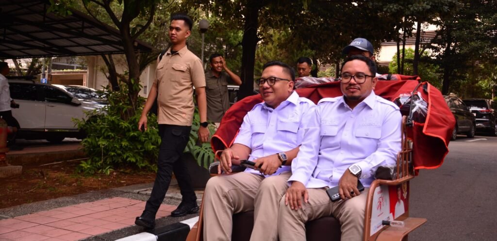 120 Becak Listrik Disalurkan untuk Pengayuh di Kota Depok