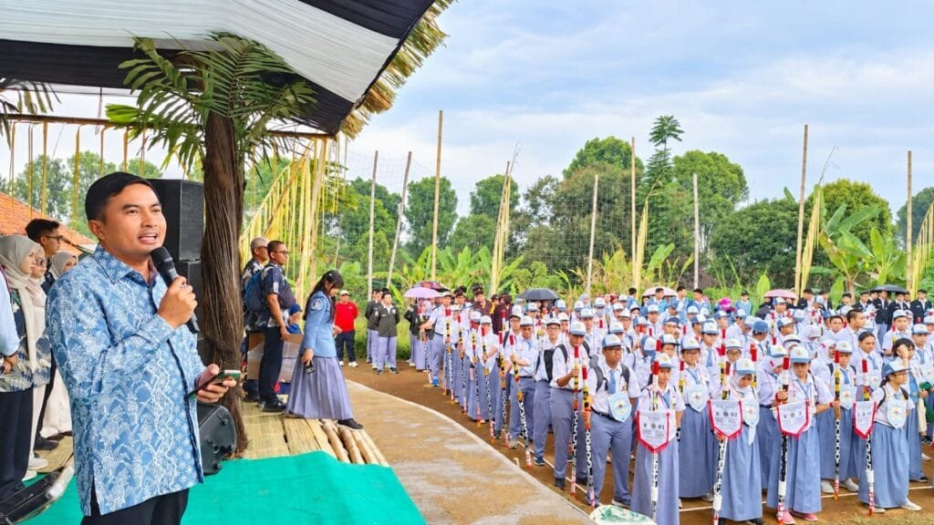 Andhika Surya Gumilar Trip Observasi Siswa SMA Labschool Jakarta di Kampung Adat Banceuy Subang