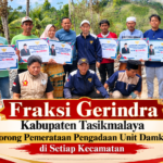 Penyaluran bantuan kepada warga terdampak kebakaran di Kecamatan Bojonggambir, Kabupaten Tasikmalaya