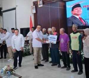 Pradi Supriatna Hadiri Penyaluran Becak Listrik dan Tablet Pintar di Depok