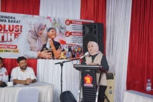 Prasetyawati menyampaikan 5 Tips Sehat Gerindra Jabar dalam kegiatan Dokling di Bandung Barat