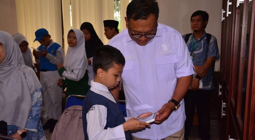 Tablet Pintar Dukung Pendidikan Pelajar di Depok