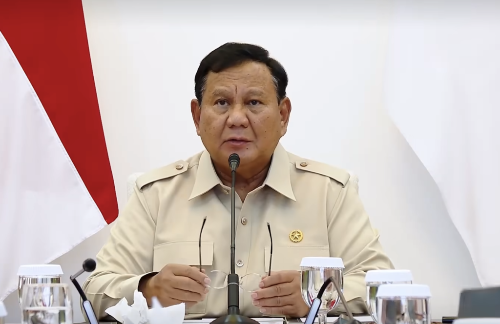 dalam rapat terbatas penanganan karhutla, Senin (12/10/2026). Presiden Prabowo Subianto memberikan arahan penanganan karhutla dalam rapat terbatas.