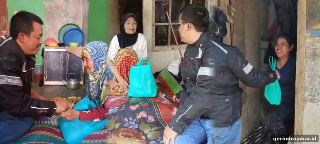 Usman Kusmana berdialog dengan warga saat Mapay Lembur di Kabupaten Tasikmalaya
