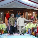 iplomasi multilateral Prabowo bersama Sekjen PBB Antonio Guterres dalam penyambutan budaya di Hambalang.